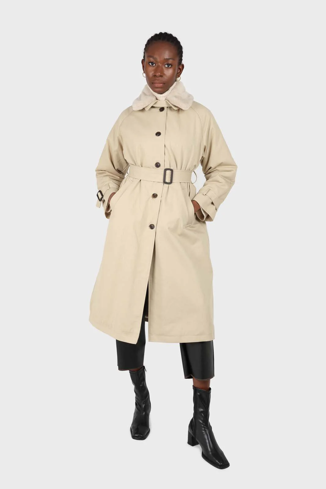 Light beige faux fur collar lined trench coat - Image 3