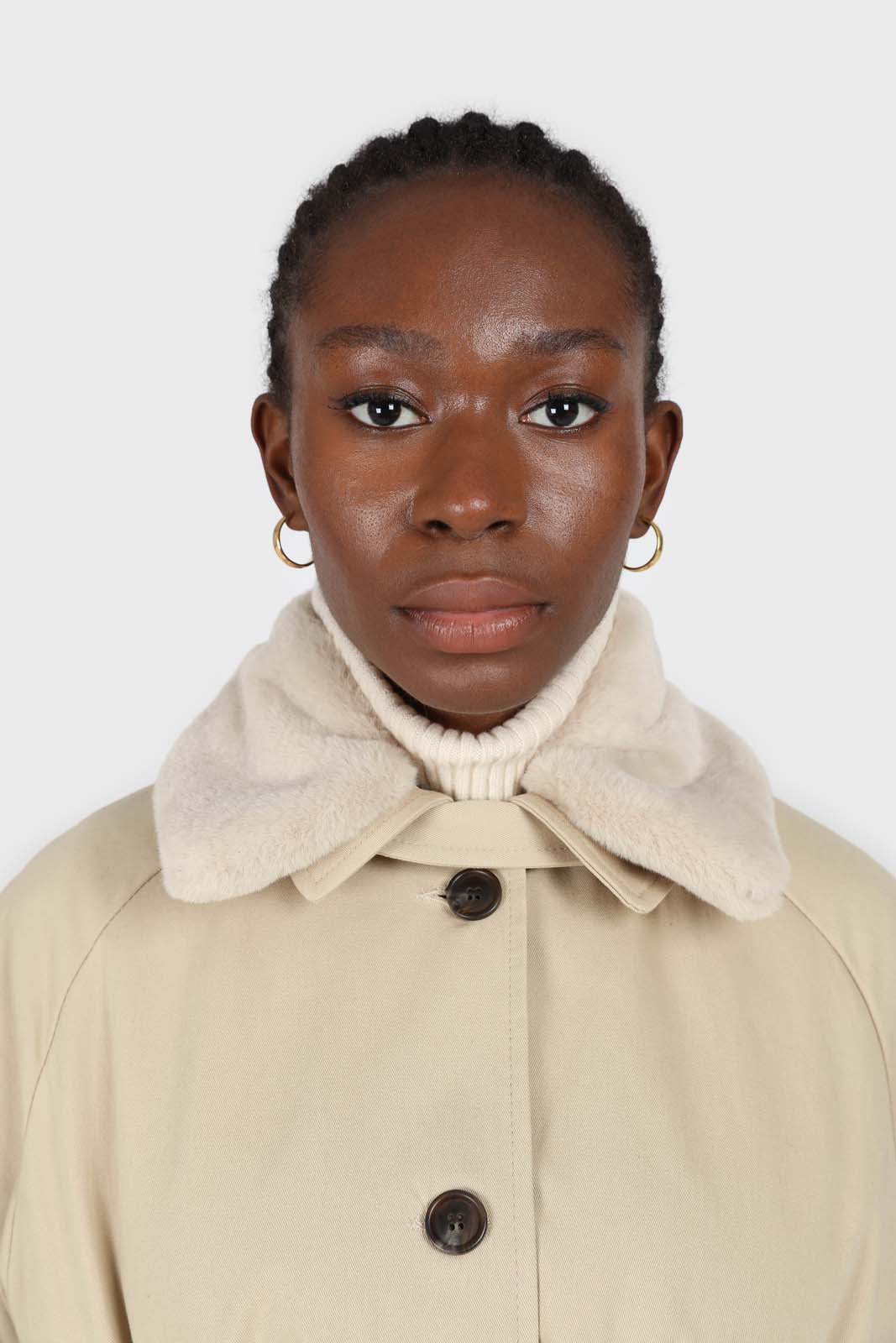 Light beige faux fur collar lined trench coat - Image 5