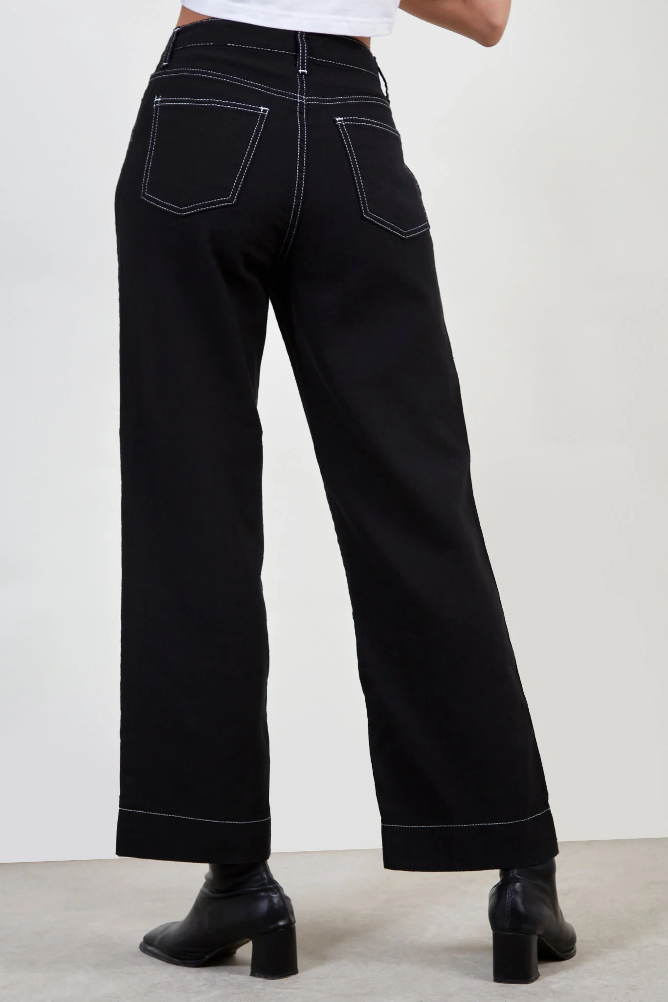 Black and white lightweight wide leg contrast stitch jeans - Image 3