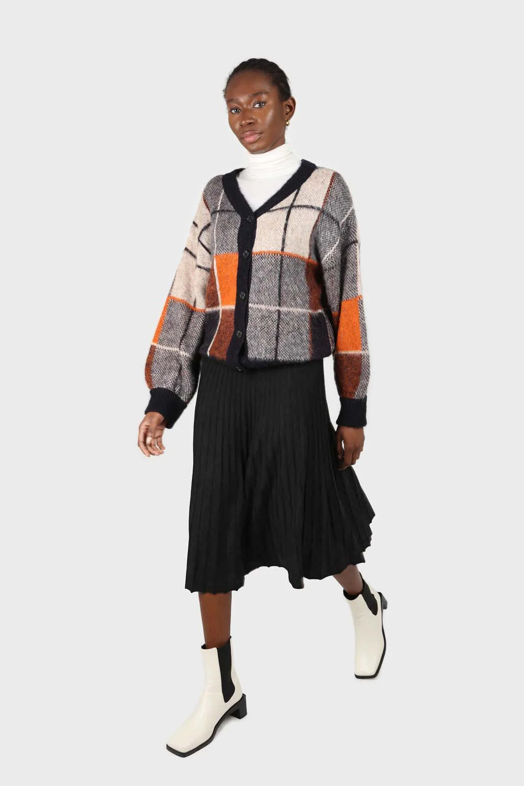 Black lined midi length flare knit skirt - Image 3