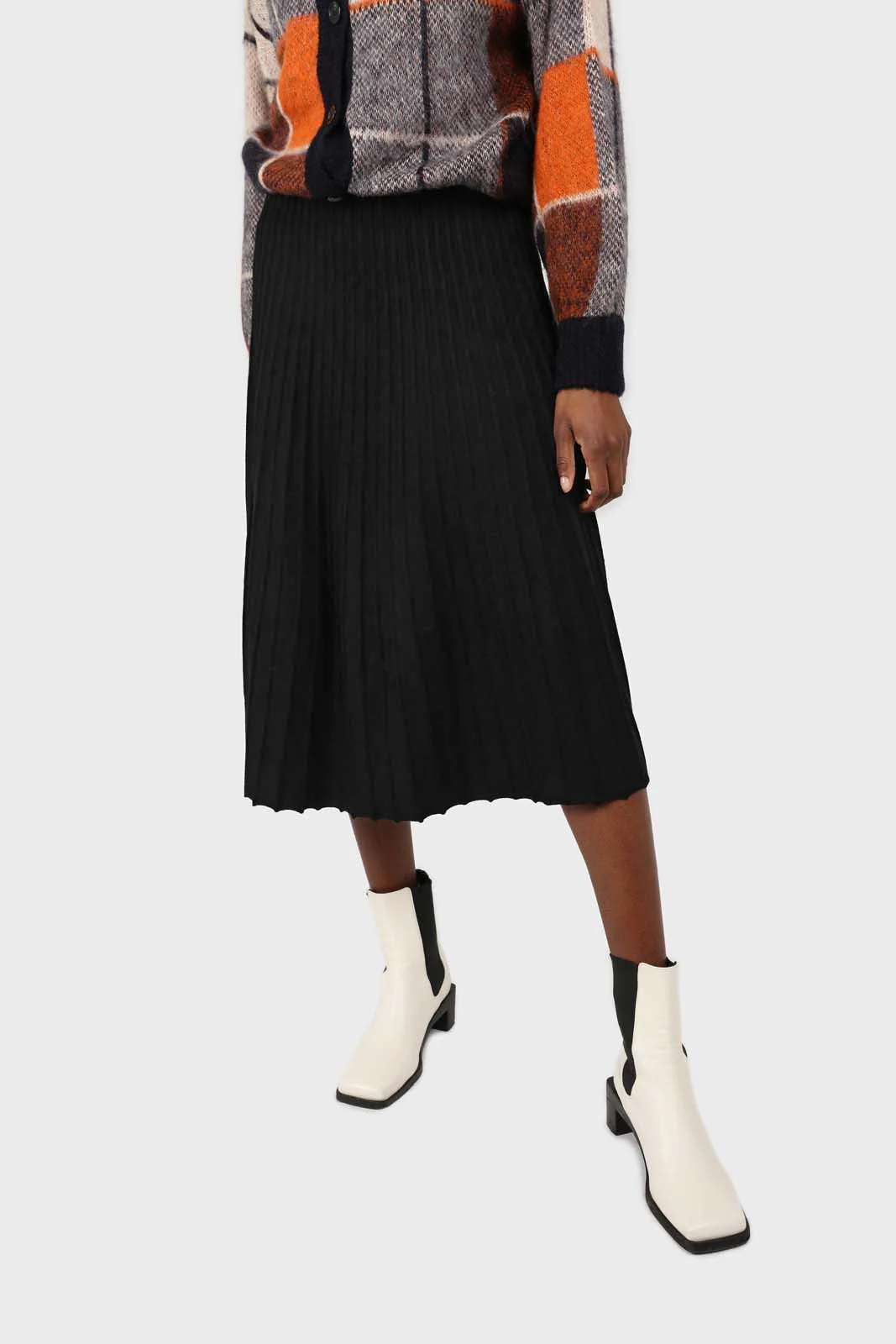 Black lined midi length flare knit skirt - Image 4