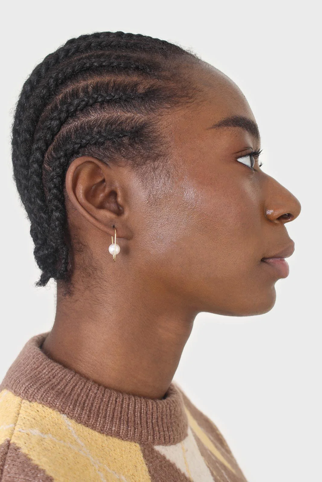 Gold paper clip pearl earrings - Image 4