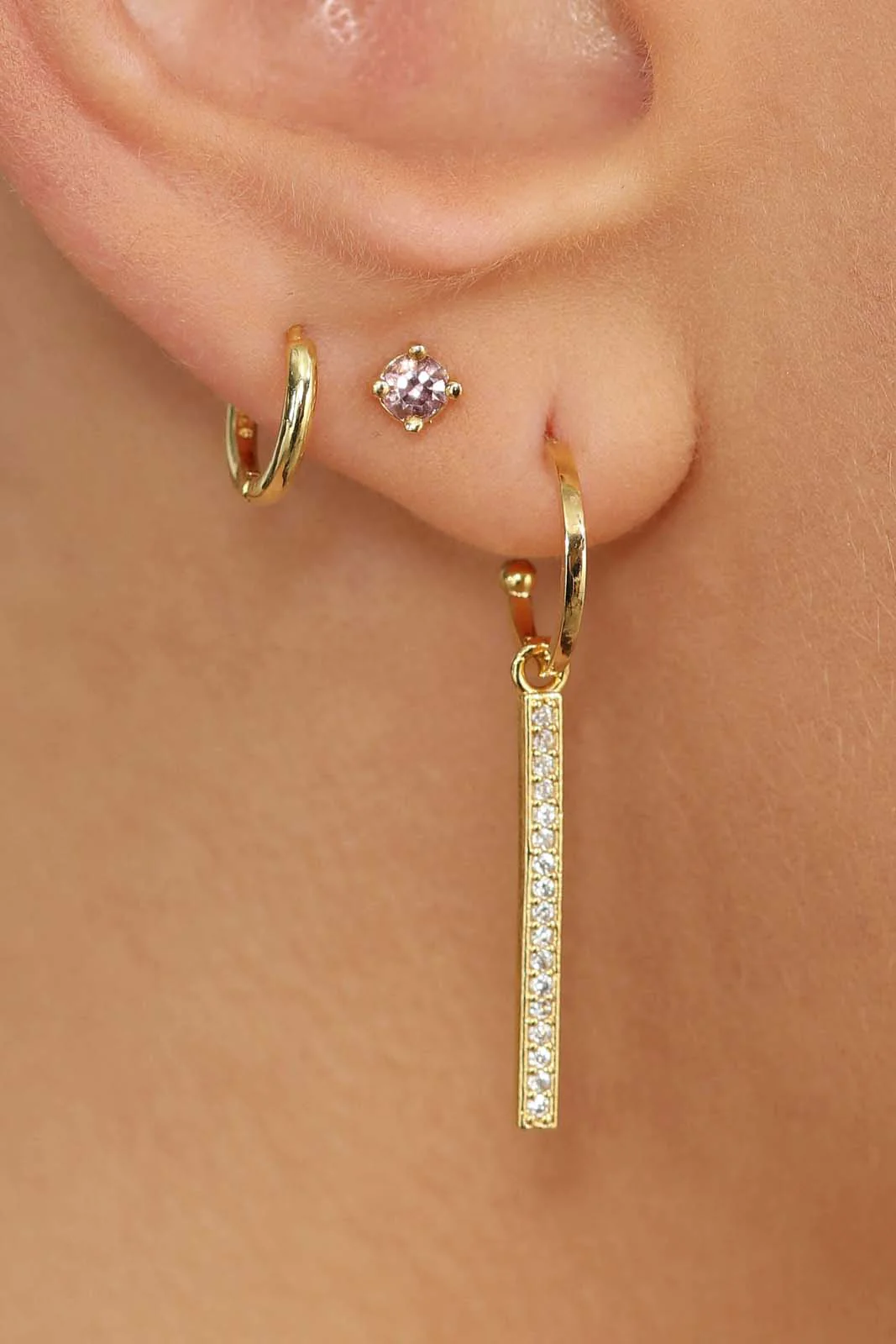 Gold simple hoop single huggie earring - 4mm - Image 3