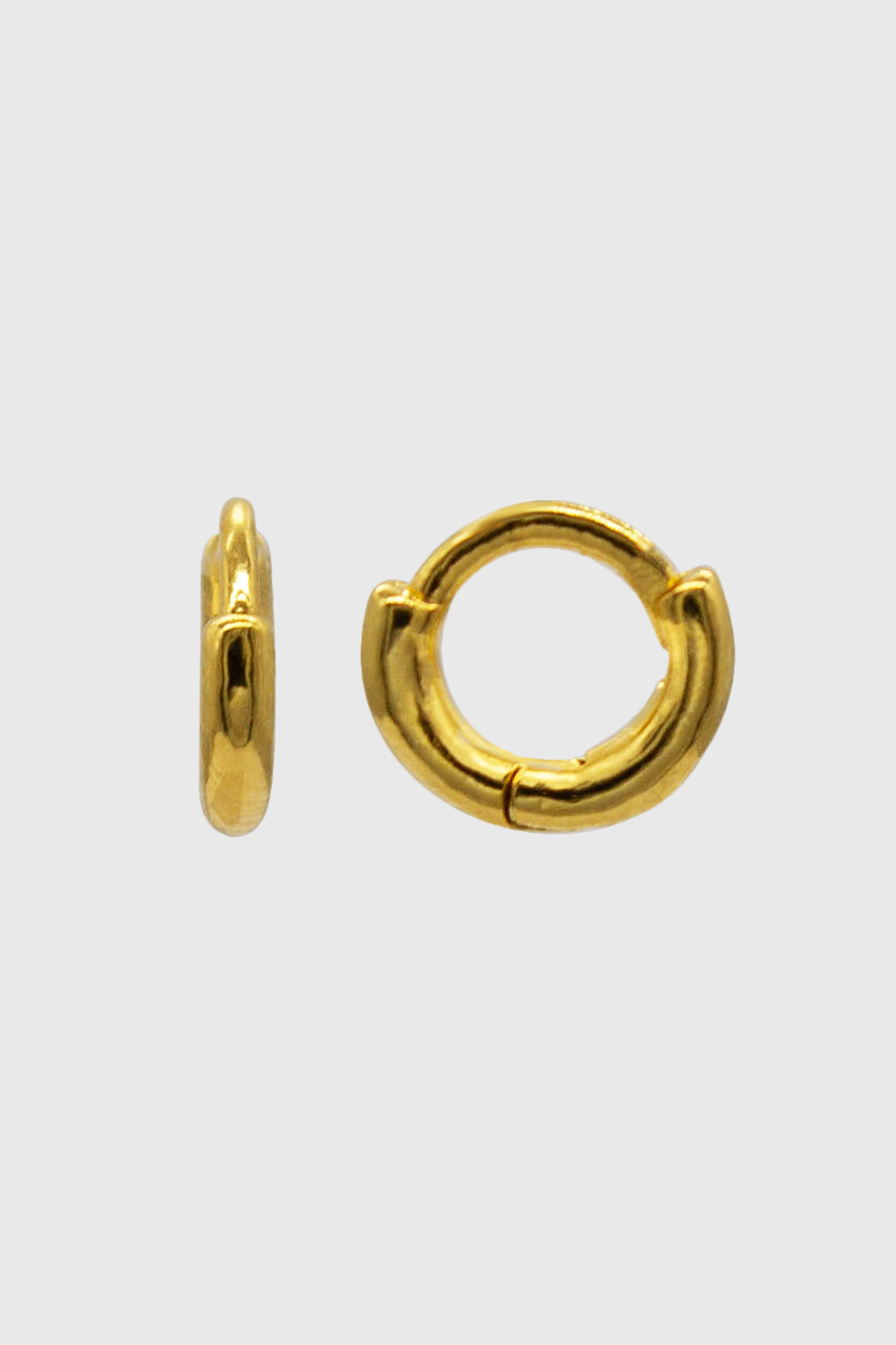 Gold simple hoop single huggie earring - 4mm - Image 4