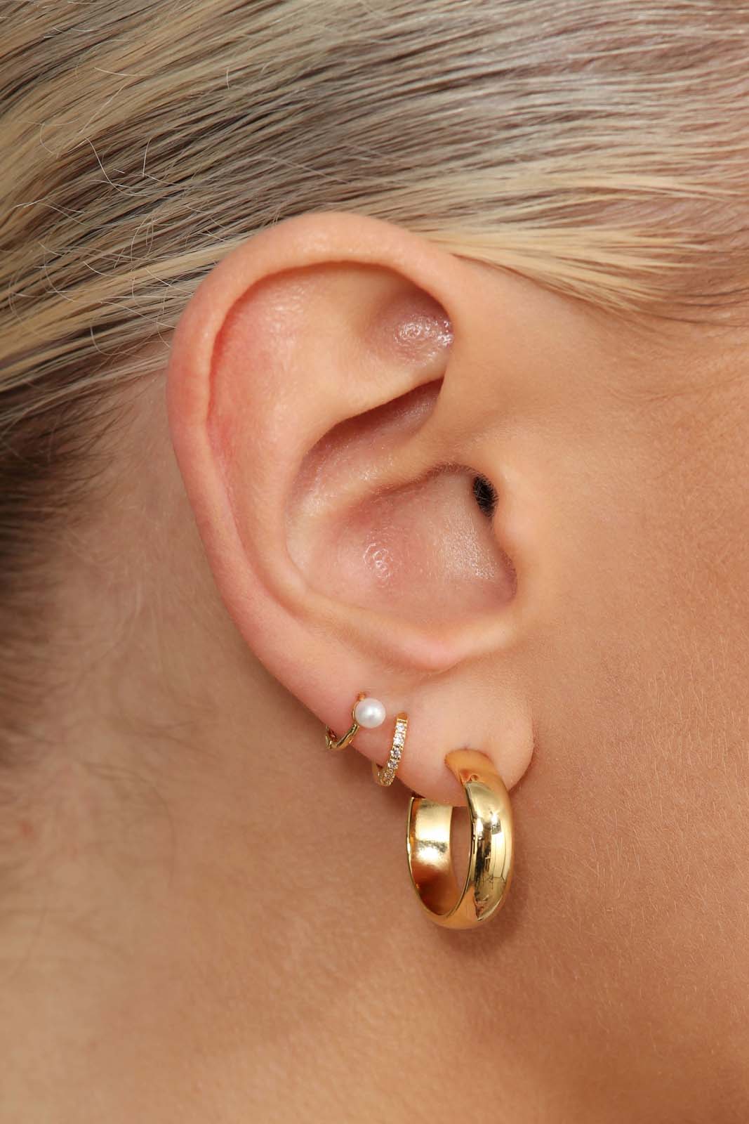 Gold simple pave huggie earrings - 5.5mm - Image 3