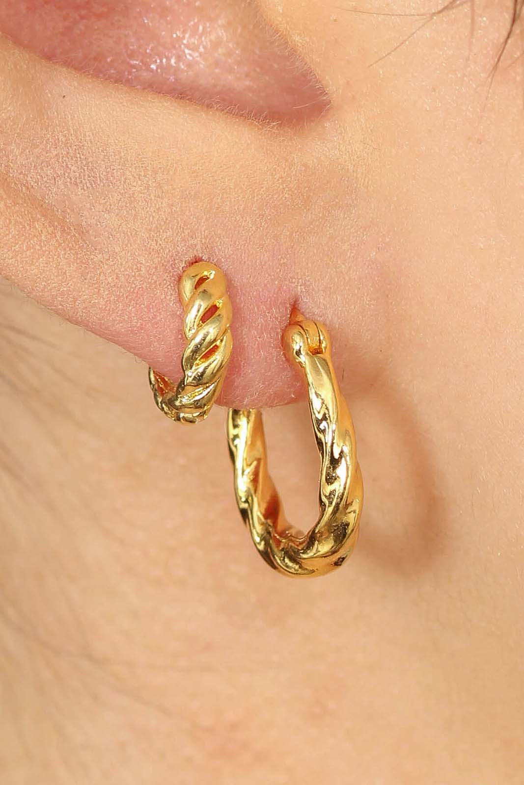 Gold twisted oval huggie earring - 9mm - Image 3