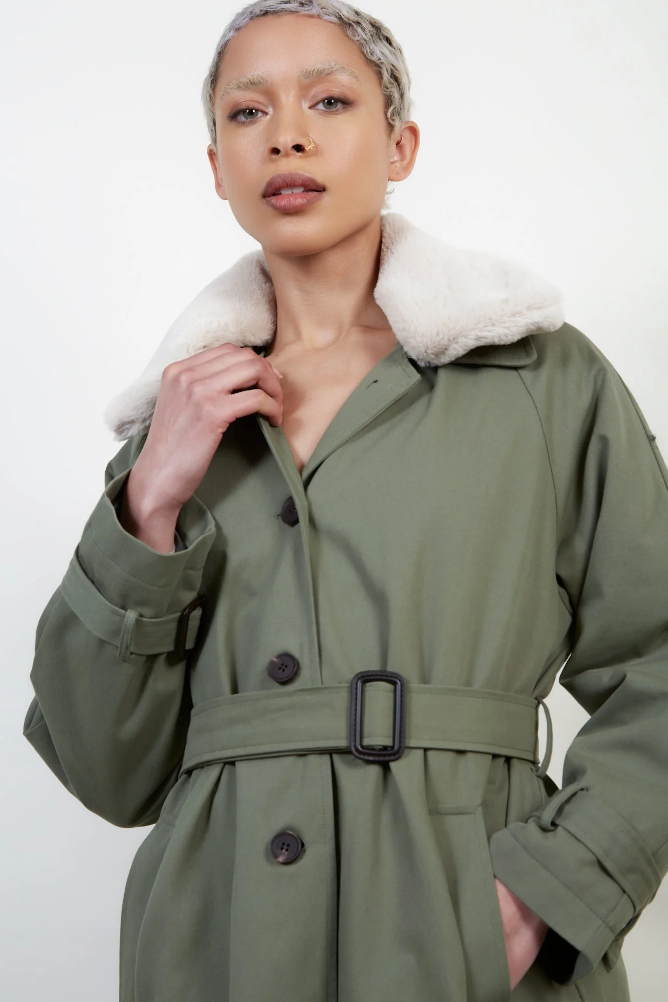 Khaki faux fur collar lined trench coat - Image 3