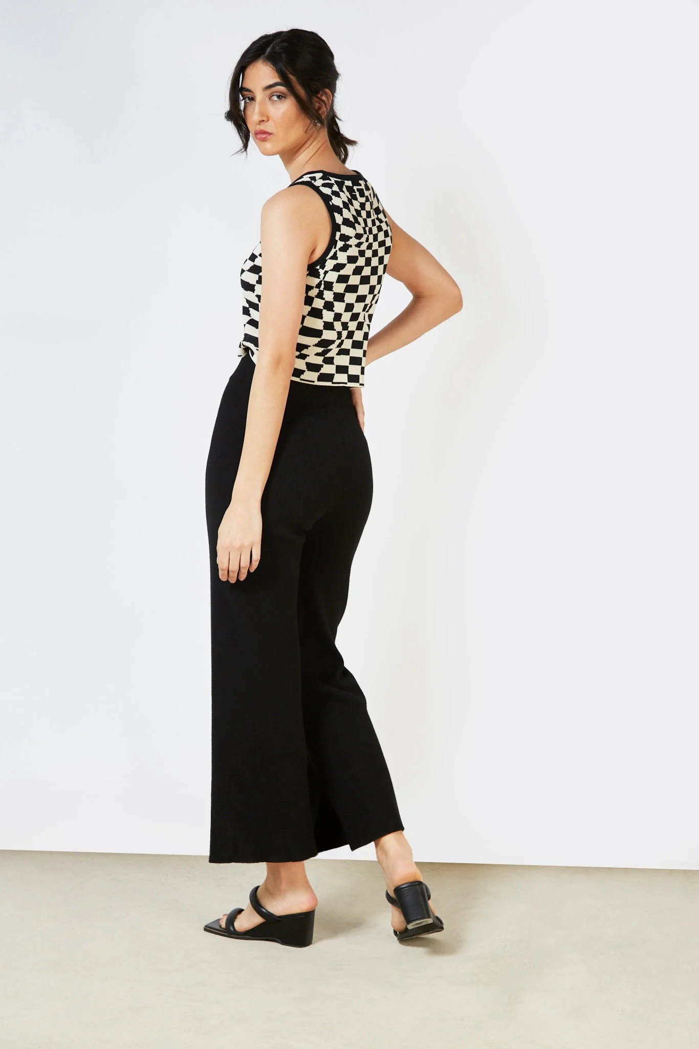 Black and white psychedelic knit tank - Image 10