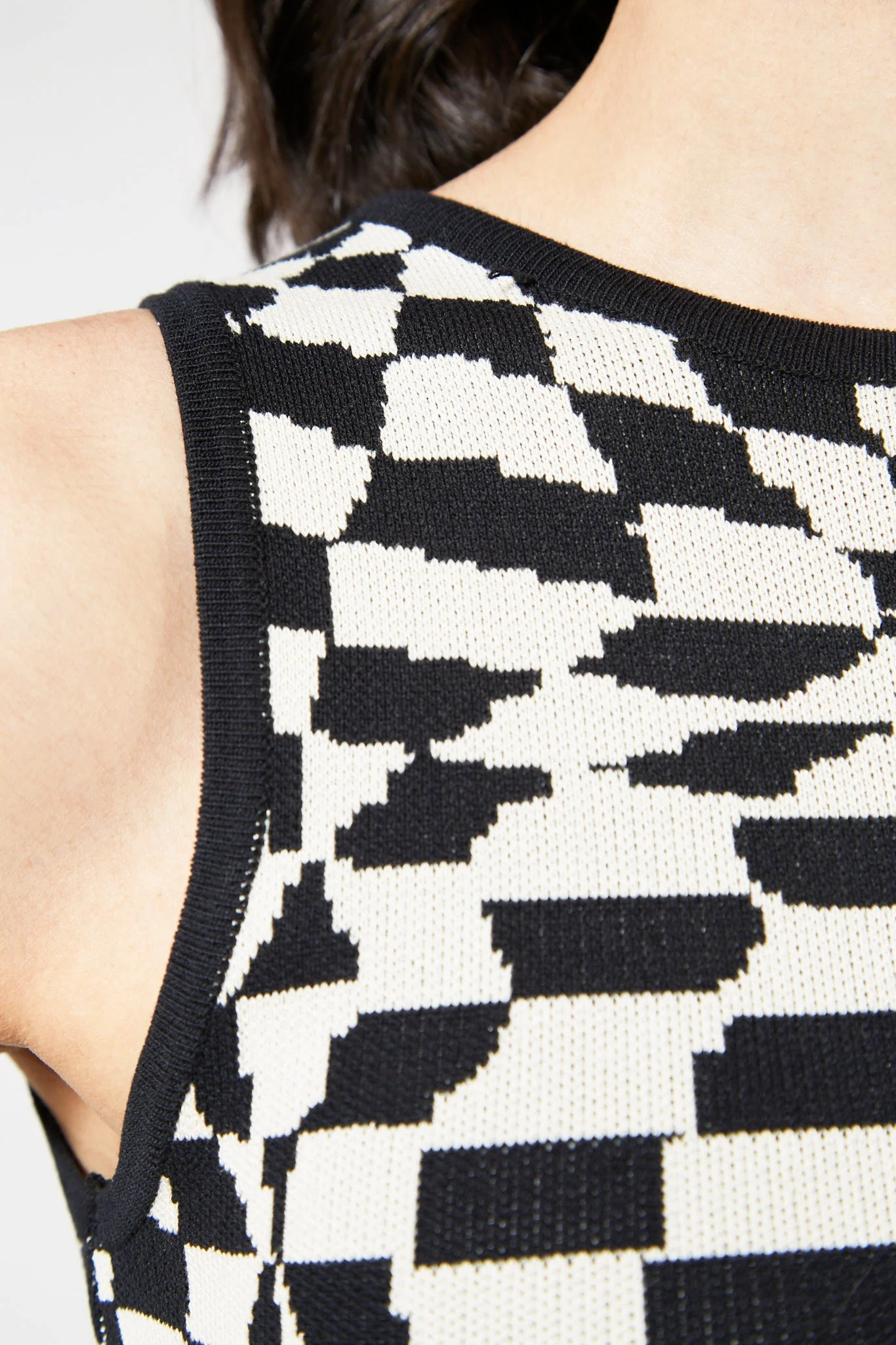 Black and white psychedelic knit tank - Image 8