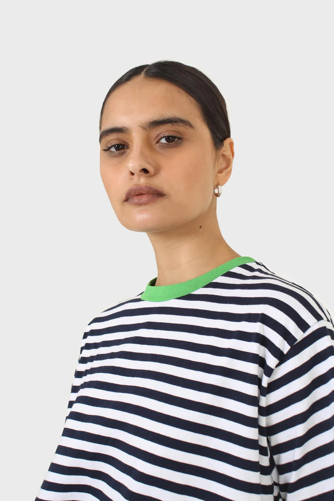 Navy striped green contrast binding tee - Image 5