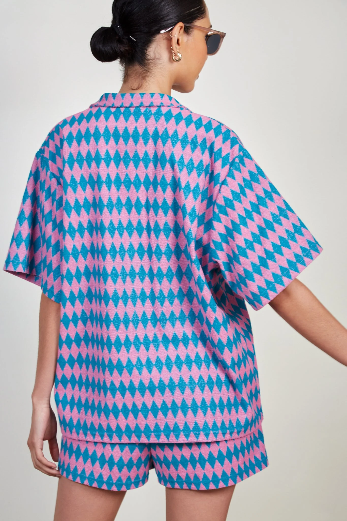 Pink and blue diamond print shirt - Image 4