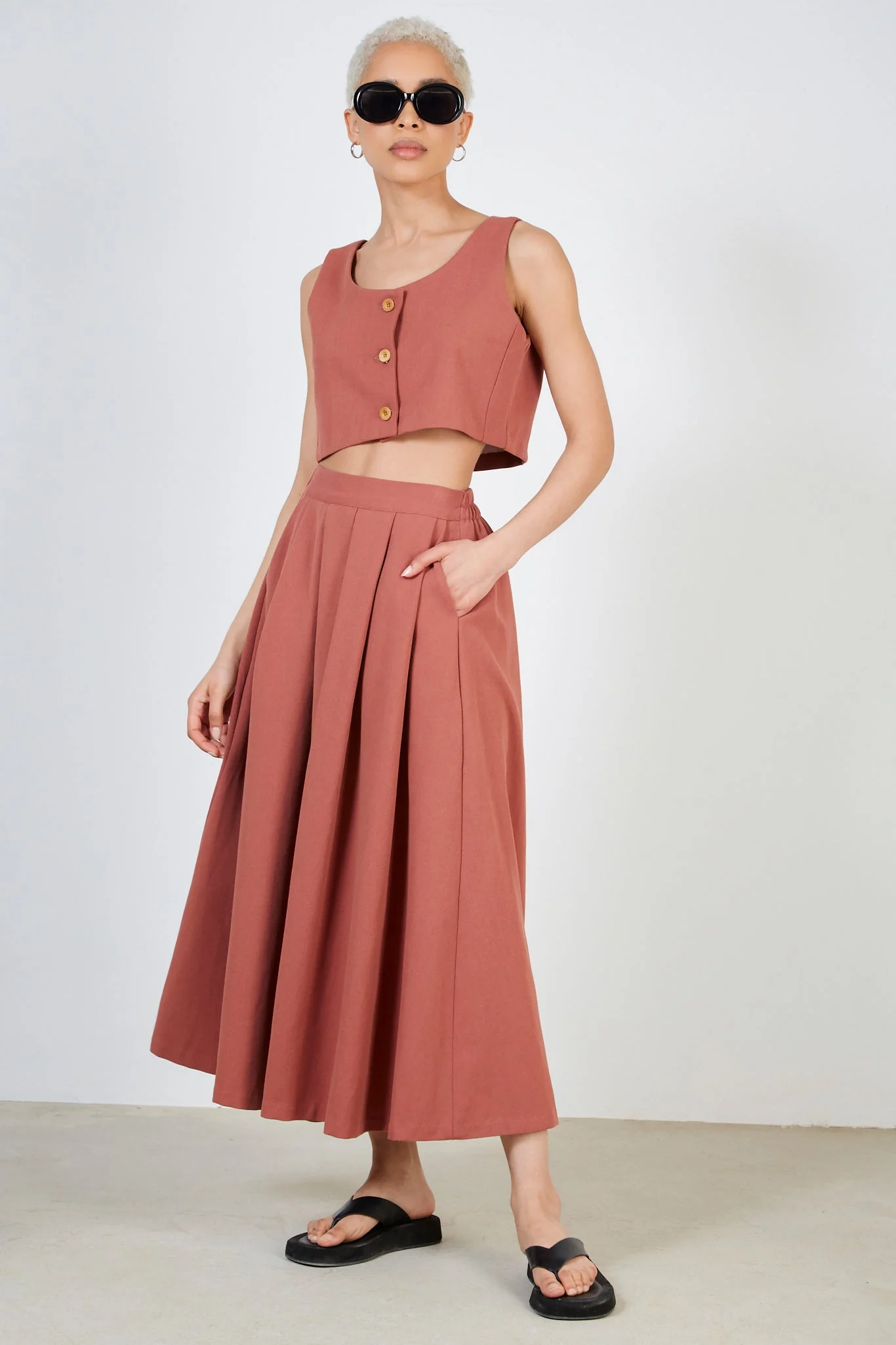 Rust red pleated skirt - Image 3